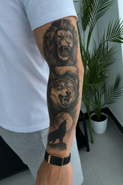 Lion & Wolf Roar Sleeve